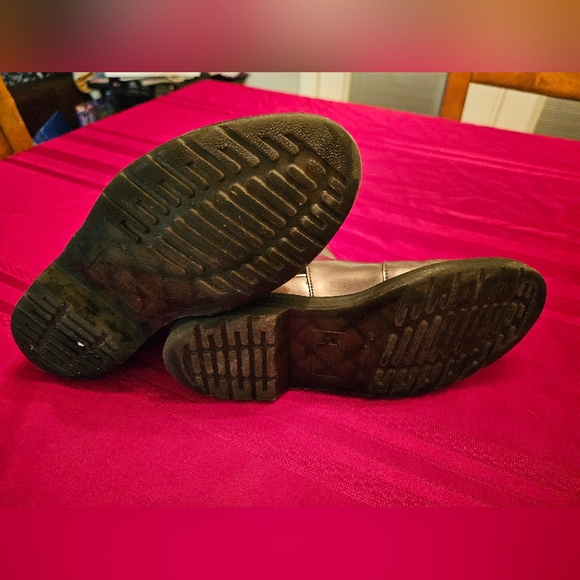 Dr. Martens Bianca Chelsea Boot - Picture 9 of 13